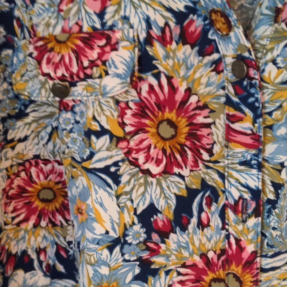 Laura Scott Petite Women's Size XLP Floral print Long Sleeve Shirt - Picture 3 of 12